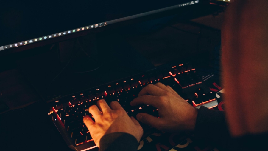 crop-cyber-spy-hacking-computer-system-in-darkness